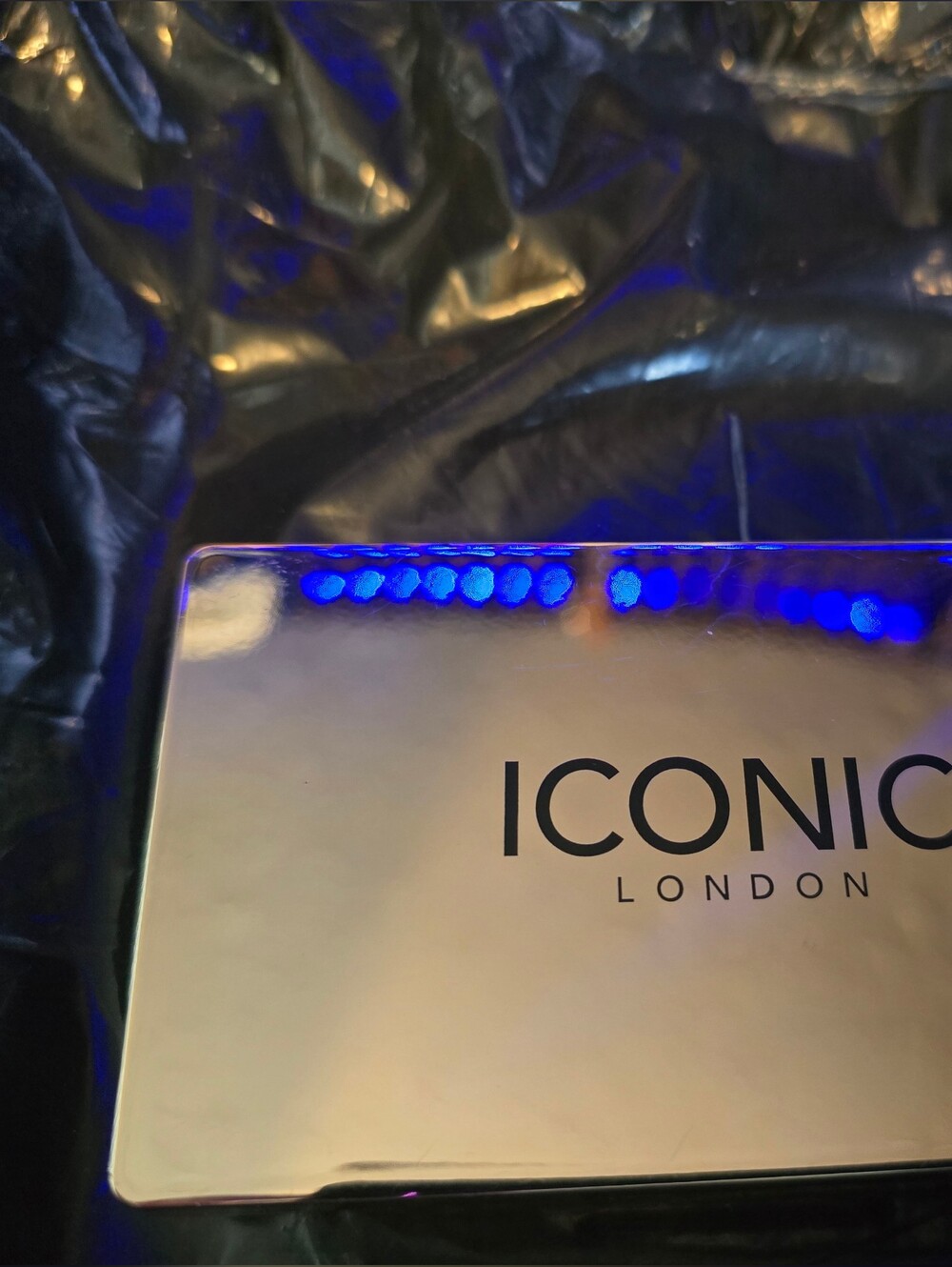ICONIC London Gold Metallic Eyeshadow Compact